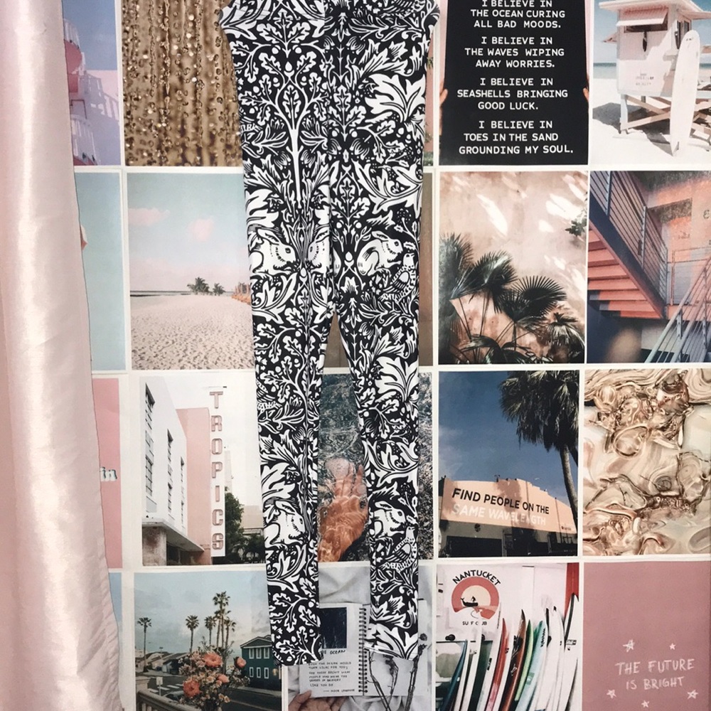 BlackMilk black and white patterned leggings🐇